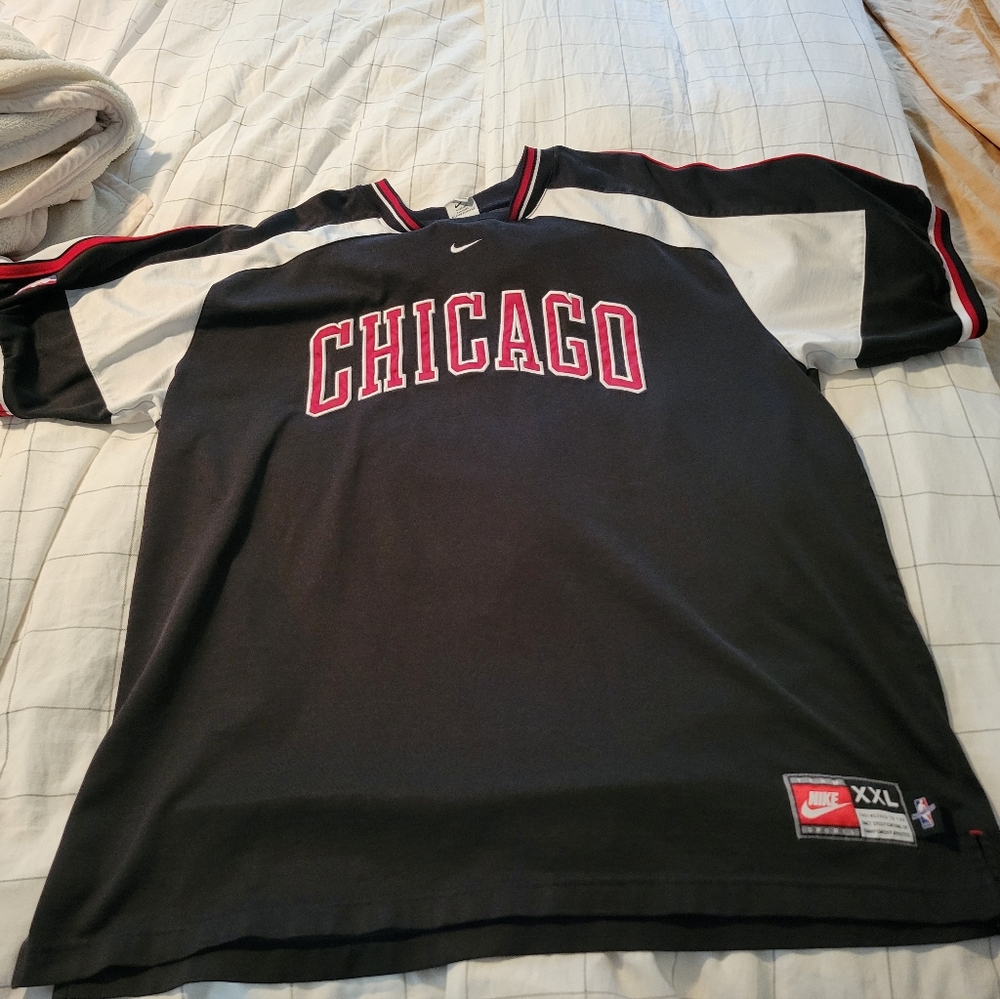 Chicago Bulls 90s Warm Up Shirt